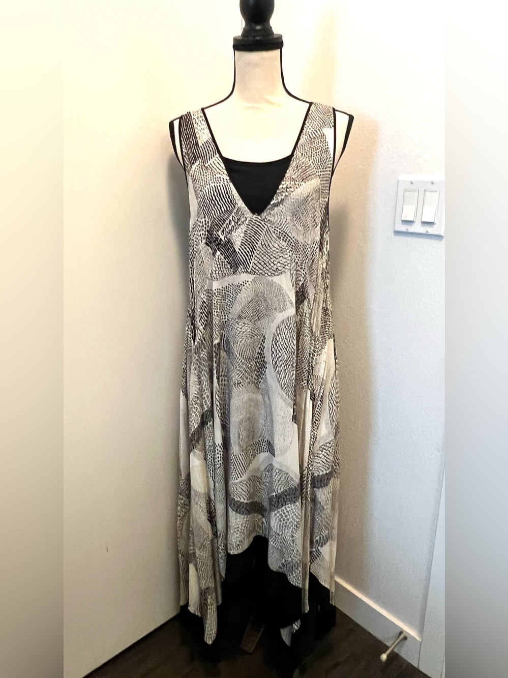New pure DKNY black/white summer long floaty dress  size s/m